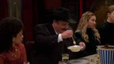 - Hey, there's no wrong way
to eat soup. - Side Hustle