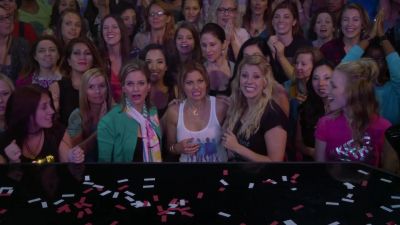 Hey, there's that stoner chick. - Fuller House