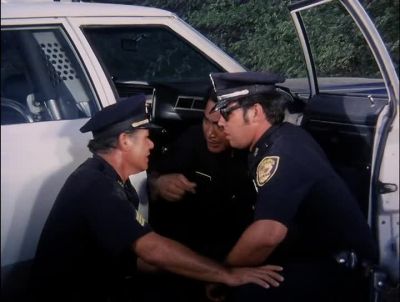 HEY, THEY GOT TOMMY PINNED DOWN
IN THAT CAR. - Hawaii Five-0