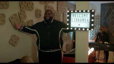 - Hey. This is good, hmm? - Cinnamon