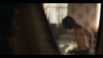 Hey, were those gunshots?
We got to move. You got a weapon? - Y: The Last Man
