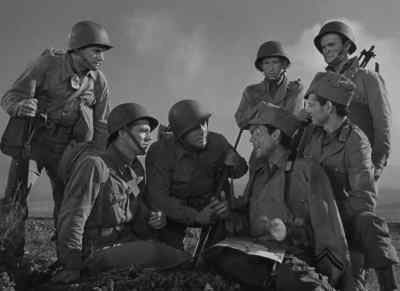 - Hey, Tranella...
- Una momento, Sergeant... - A Walk in the Sun