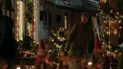 Hey, uh, big night tomorrow.
Party. - Christmas with the Campbells