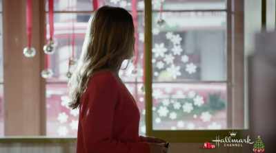 Hey, uh, I've gotta run over
to the inn - Christmas in Evergreen: Letters to Santa
