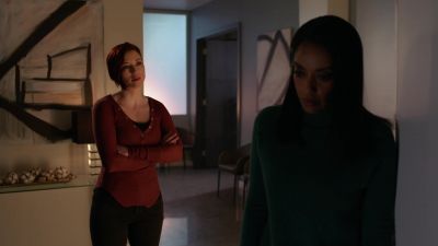 Hey, uh... - Supergirl