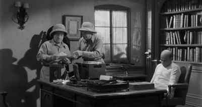 Hey, wait a minute. - Abbott and Costello Meet the Mummy