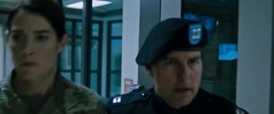 - Hey, wait a second!
- Move! - Jack Reacher: Never Go Back