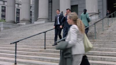 Hey, wait.
What happened in there? - Suits