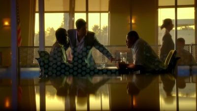 Hey, Walter, chill,
hang on, hang on. - CSI: Miami