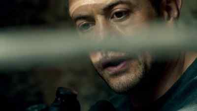 - Hey, well done.
- Eh? - Strike Back