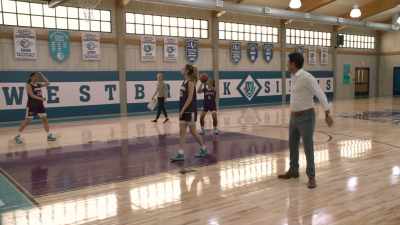 -Hey, we're done. Go.
-[cell phone chiming] - Big Shot