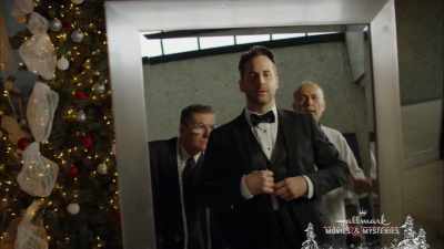 Hey, we've come up
with a new floor plan. - Marrying Father Christmas