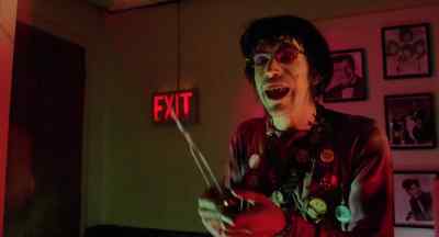Hey, what about my request? - The Texas Chainsaw Massacre 2