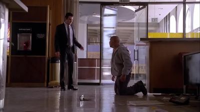 Hey! What are you doing?
He's getting away. - Heroes