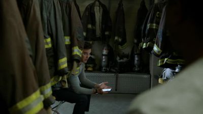 Hey.
What are you doing in here? - Chicago Fire