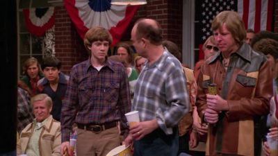 HEY, WHAT ARE YOU DOING?
DON'T JUST SIT THERE. - That '70s Show