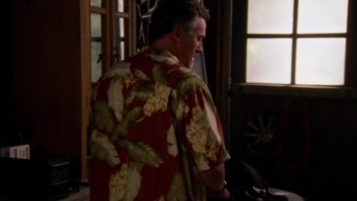 - Hey.
- What can I do for you, Maddy? - Burn Notice
