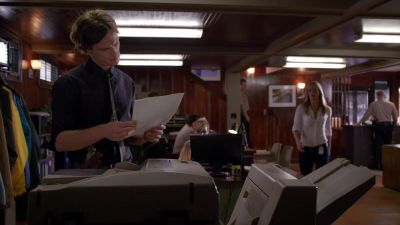 -Hey, what do you got?
-Full toxicology report. - Criminal Minds