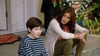 HEY, WHAT'S GOING ON? - Desperate Housewives
