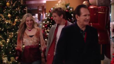 - Hey, what's going on? - We found one a home. - 8 Simple Rules... for Dating My Teenage Daughter