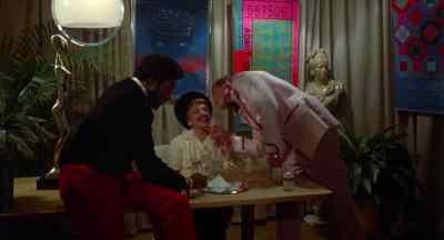 - Hey, what's happenin', Todd?
- Hi, darling. - Polyester