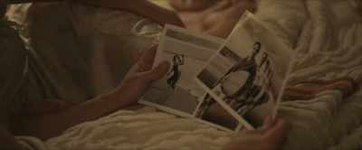 - Hey, what's this?
- Aww. - Daisy Jones & the Six