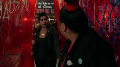 -Hey, what's up? 
-[sighs] - Vida