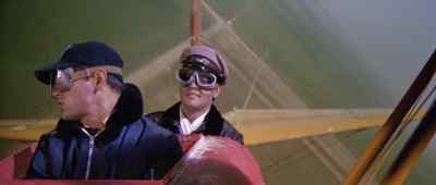 Hey, what's with
the razor-sharp turns? - It Happened at the World's Fair
