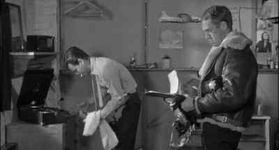 - Hey, Why'd you miss interrogation?
- I've got to get the bus to Cambridge. - The War Lover