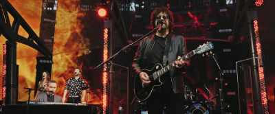 ♪ Hey, woman, you got the blues ♪ - Jeff Lynne's ELO: Wembley or Bust