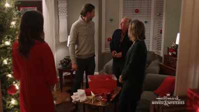 Hey. Yeah. Yeah,
everything's good. Yeah. - Unlocking Christmas