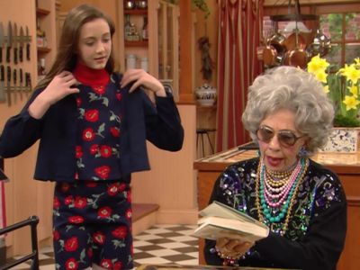 Hey, Yetta,
what are you reading? - The Nanny