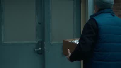 Hey, yo, Carter, open up! - FBI