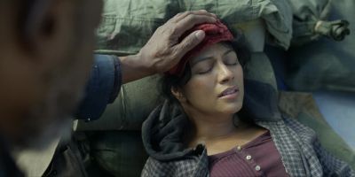 Hey. You hang on. Hang on. - Fear the Walking Dead