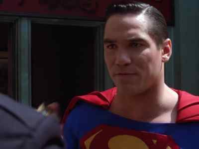 - Hey, you.
- Hi. - Lois & Clark: The New Adventures of Superman