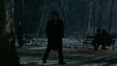 Hey, you, need a friend? No, no.
To keep you warm? - Maigret in Montmartre