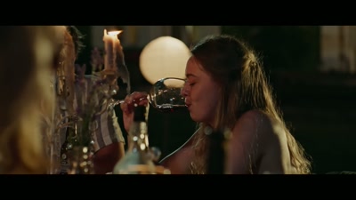 Hezký. Takže máš… - The Awkward Weekend