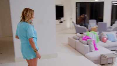 - Hi! Are you ready
for our slumber party? - The Real Housewives Ultimate Girls Trip