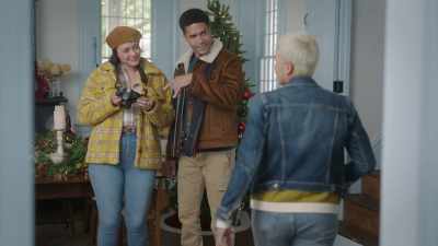 - Hi, babe.
- Hey. - A Picture Perfect Holiday