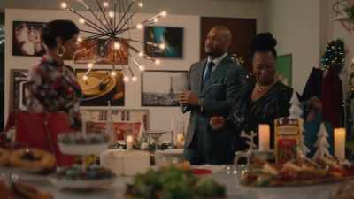 -Hi.
-Brianna, this is the Queen B, - The Great Holiday Bake War