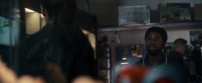 - Hi, can I help you?
- Uh, yes. - Blood