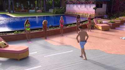 >> HI, CARO. - Love Island