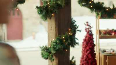 - Hi!
(chuckles) - Mom's Christmas Boyfriend