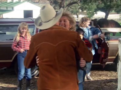 - Hi.
- Come on, hey. How are you? - Dallas