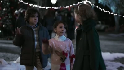 -Hi, Cooper. Bye, Junie.
-Bye! - Christmas in Pine Valley