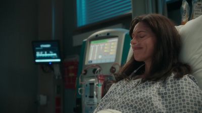 - Hi.
- DARREN: Hey. - The Resident