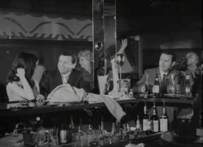 Hi Dee. Can I buy you a drink? - The Wild World of Batwoman