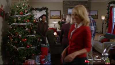 - Hi. Derek. Hi. Nice to meet you.
- Hi! - Road to Christmas