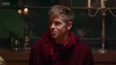 -Hi, everybody.
-Good morning, beautiful. - The Traitors