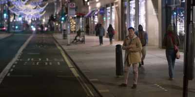 - Hi. Hey.
- Hi. Thank you so much. - Last Christmas